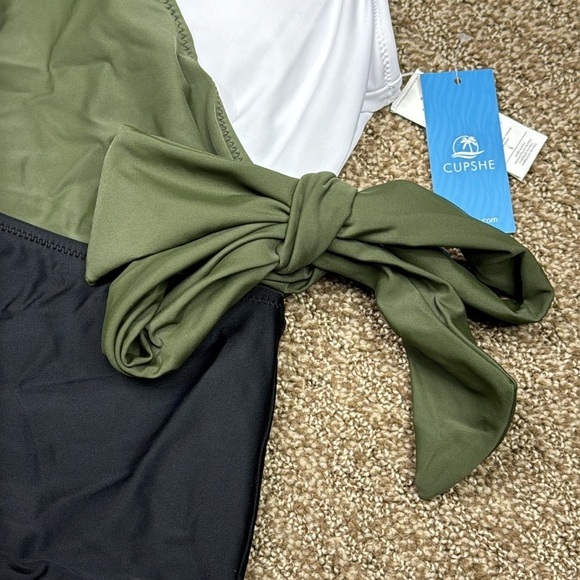 Cupshe Surplice Colorblock One Piece Swimsuit Women's Size Small NWT - Picture 4 of 8